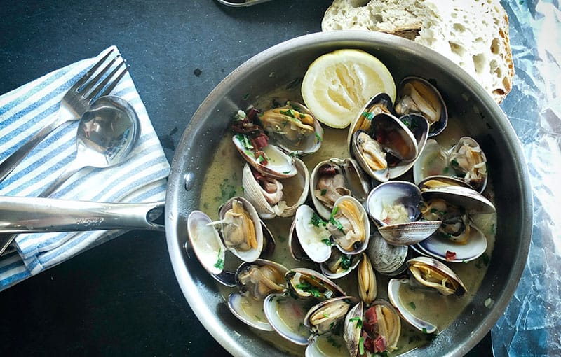 Steamed clams served in steel pot